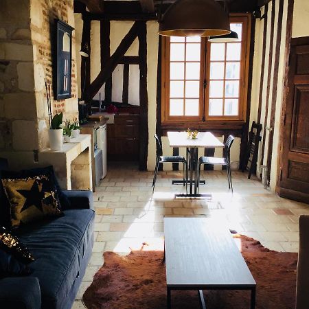 Appartement dans Immeuble 15 éme Siècles Vieux Tours Esterno foto