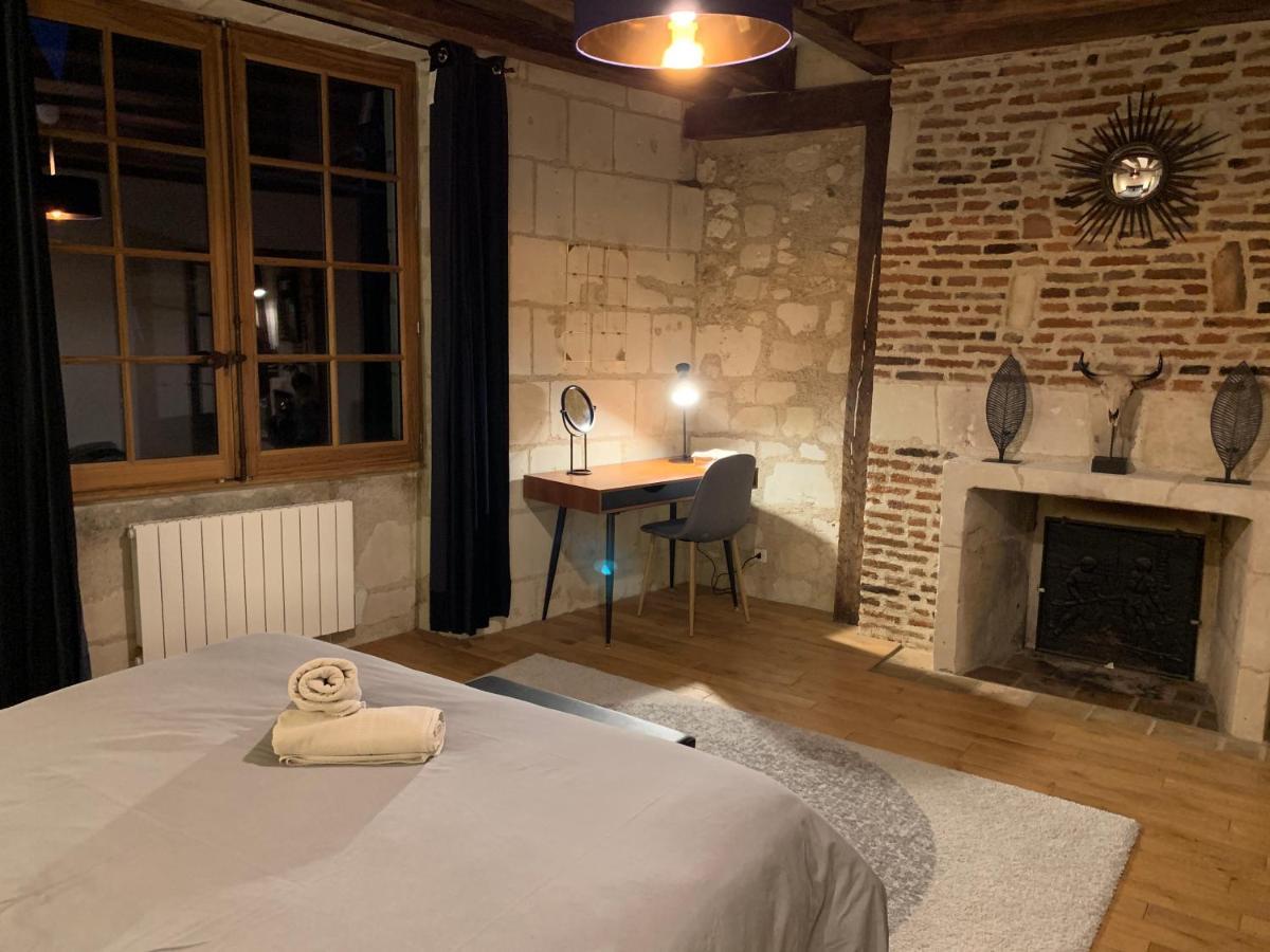 Appartement dans Immeuble 15 éme Siècles Vieux Tours Esterno foto