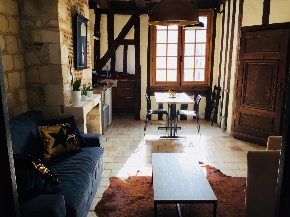 Appartement dans Immeuble 15 éme Siècles Vieux Tours Esterno foto